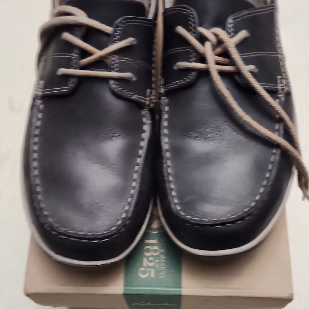 Clarks Men’s Black Leather Boat Shoes with Tan Laces - Picture 6 of 8